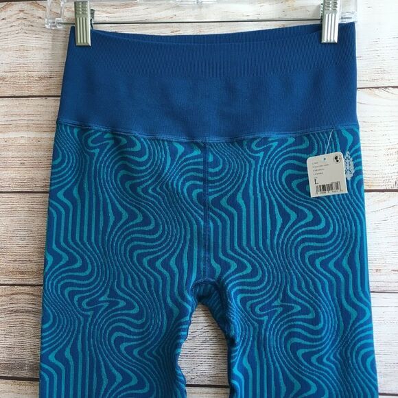 NEW WITH TAGS FREE PEOPLE MOVEMENT WAVE RIDER COMBO LEGGINGS - Picture 3 of 6